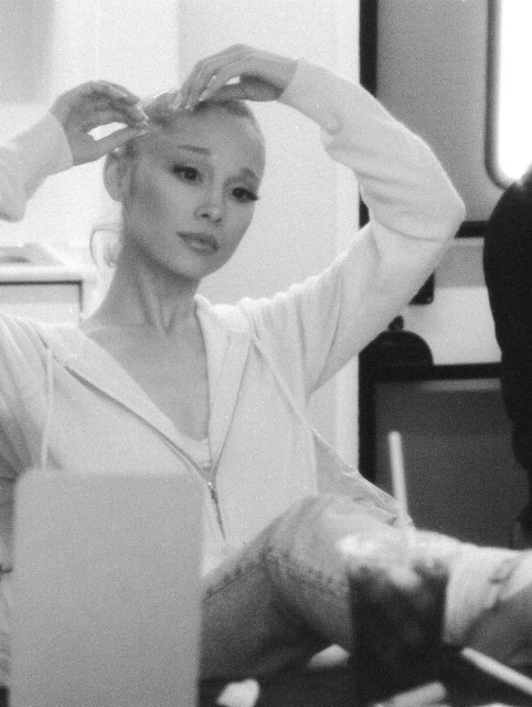 Ariana Grande instagram post 789172