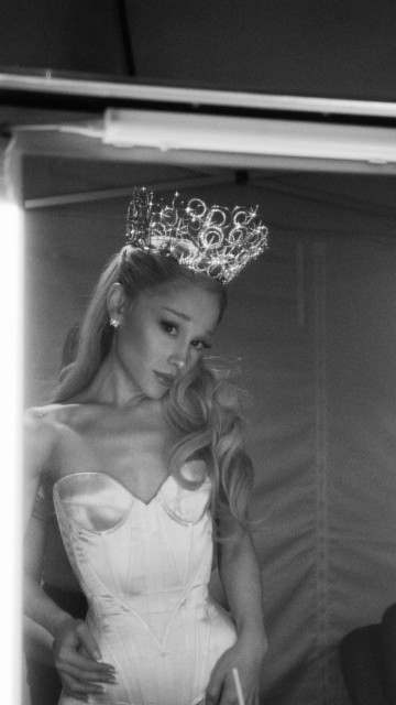 Ariana Grande instagram post 789932