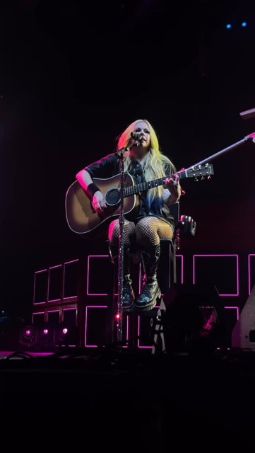 Avril Lavigne instagram post 785126