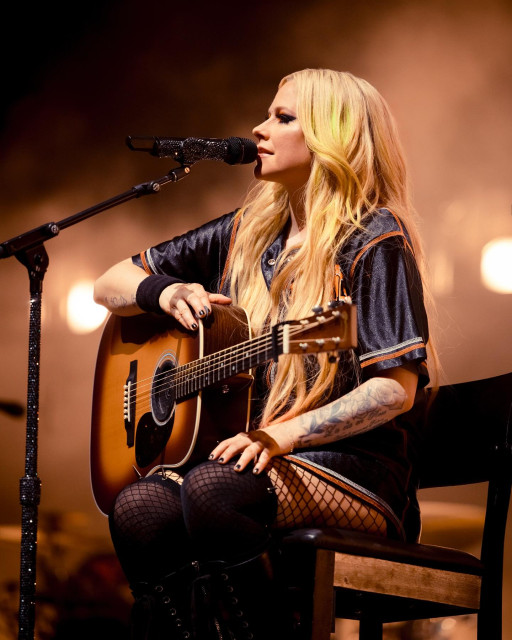 Avril Lavigne instagram post 785492