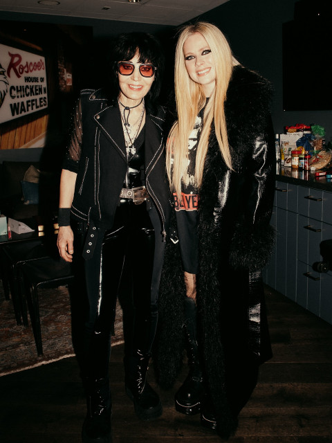 Avril Lavigne instagram post 789601