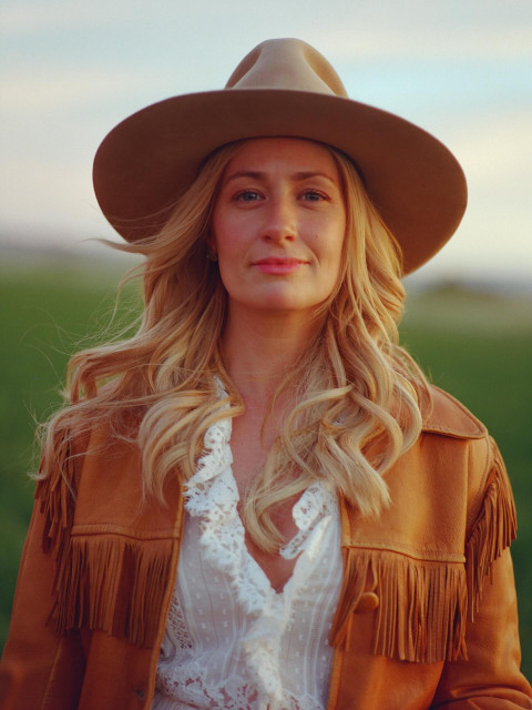 Beth Behrs instagram post 789377