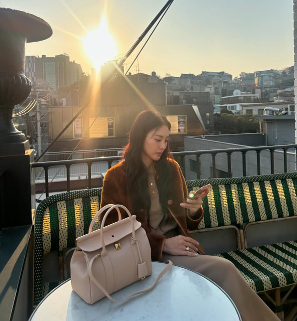 Claudia Kim instagram post 777477