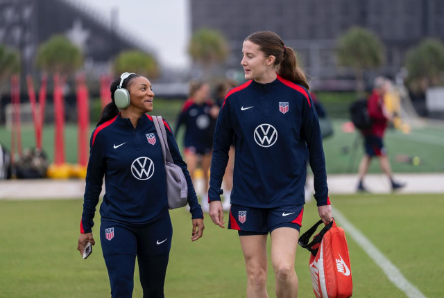 Crystal Dunn instagram post 779870