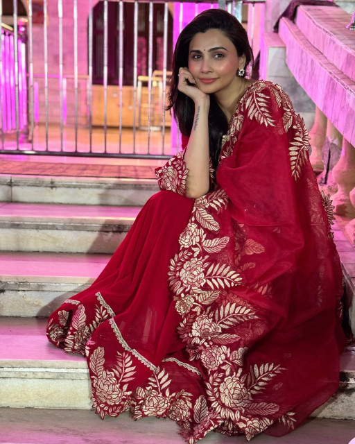 Daisy Shah instagram post 774557