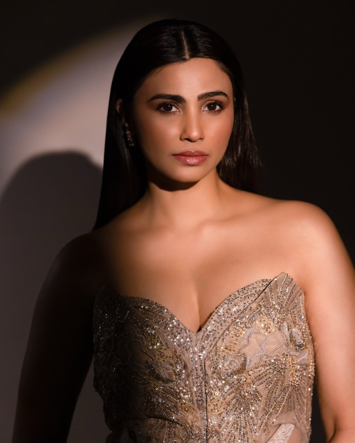 Daisy Shah instagram post 777654