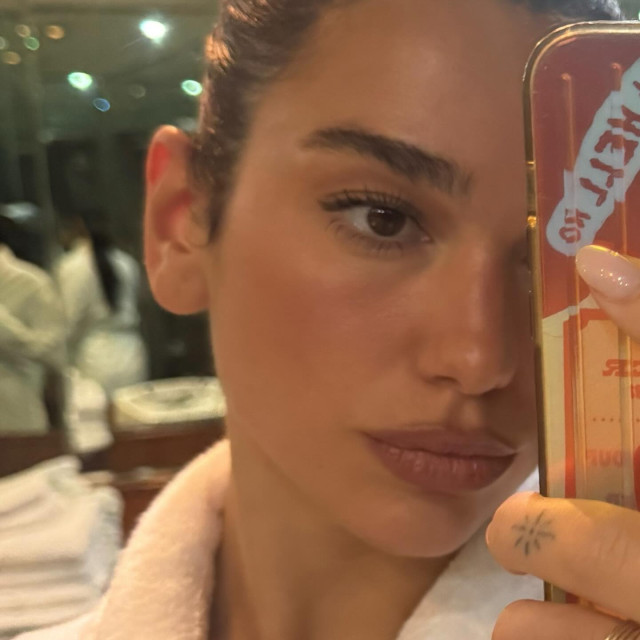 Dua Lipa instagram post 788865