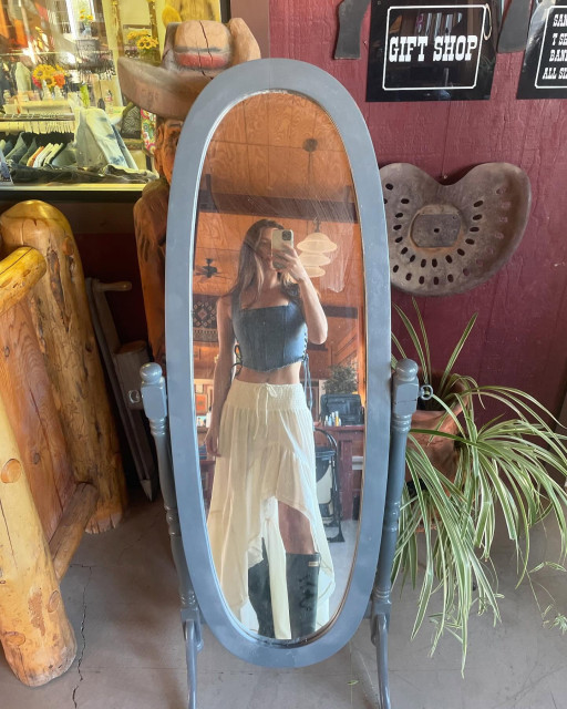 Elizabeth Elam instagram post 767073