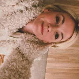 Emily Kinney инстаграм фото