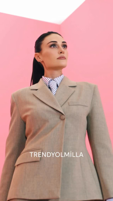 Esra Bilgic instagram post 789404
