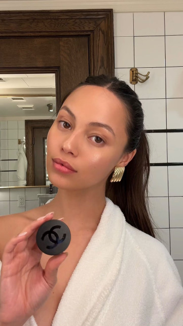 Fiona Barron instagram post 777021
