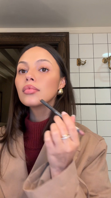 Fiona Barron instagram post 779340