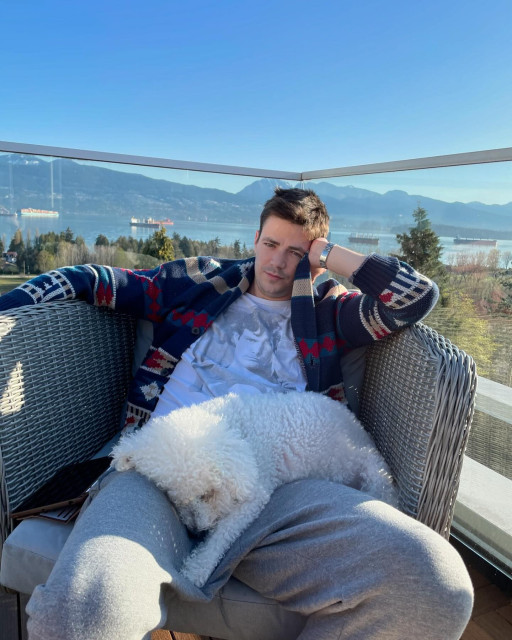 Grant Gustin instagram post 772589