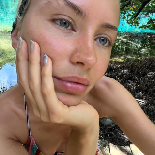 Iris Law инстаграм фото