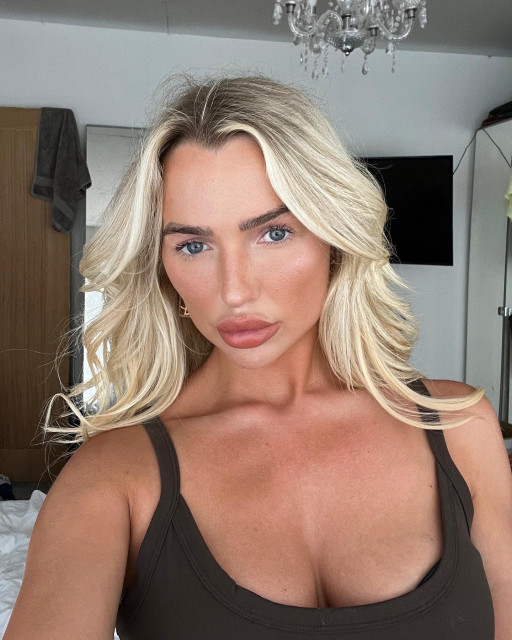 Isabelle Warburton instagram post 770320
