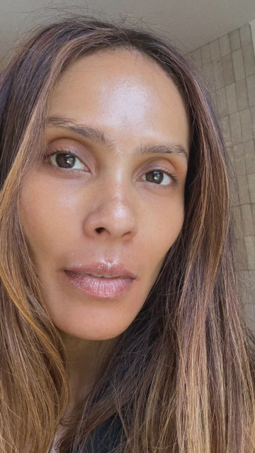 Lesley-Ann Brandt instagram post 786293