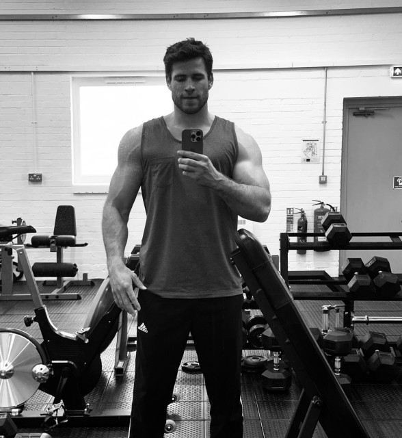 Liam Hemsworth instagram post 763076