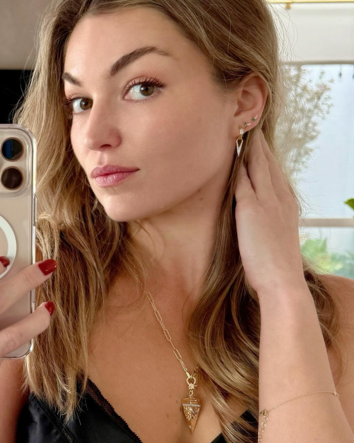 Lili Simmons instagram post 777461