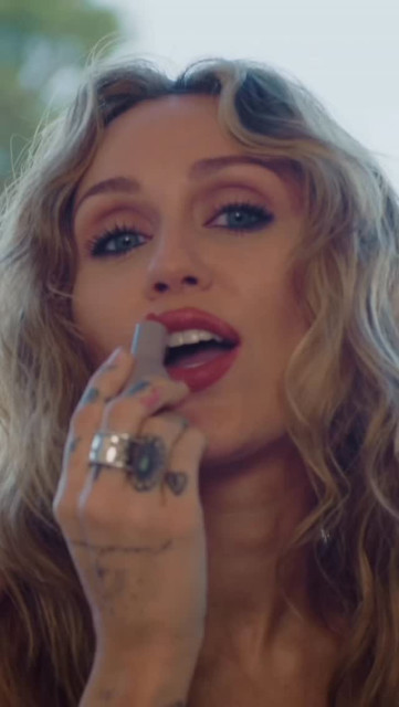 Miley Cyrus instagram post 790969