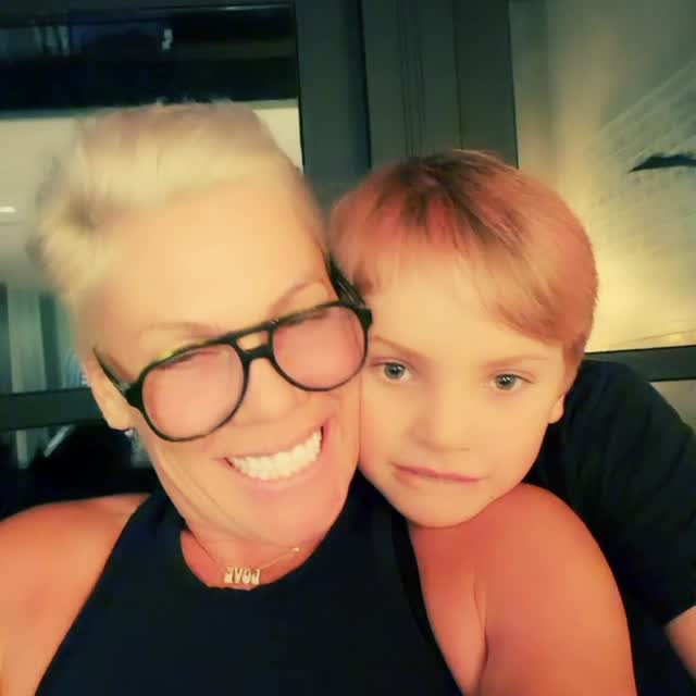 Pink instagram post 790655