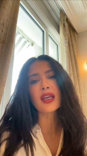 Salma Hayek instagram post 785066