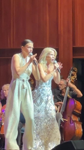 Sutton Foster instagram post 787491