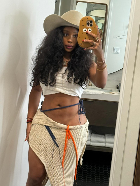 SZA instagram post 790132