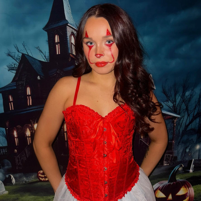 Taylor Hatala instagram post 790832