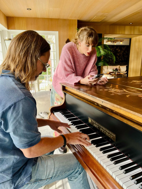Taylor Swift instagram post 790052