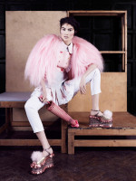 Экзотический образ от Суи Хэ в журнале Another