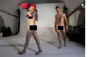 Кроме беременной на восьмом месяце девушки, на подиум вышли еще четыре модели и актер Джефф Лич