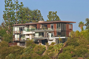 Джастин Бибер покупает особняк для Селены Гомес