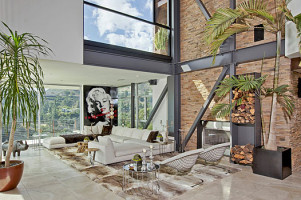 Джастин Бибер покупает особняк для Селены Гомес