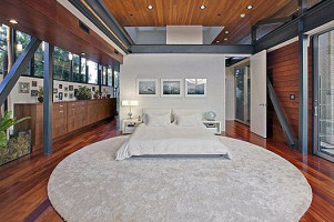 Джастин Бибер покупает особняк для Селены Гомес