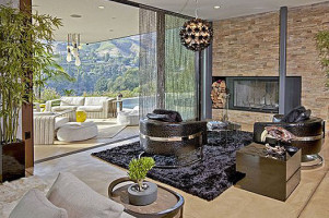 Джастин Бибер покупает особняк для Селены Гомес