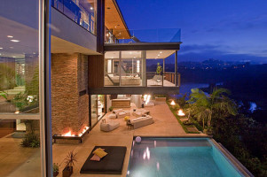 Джастин Бибер покупает особняк для Селены Гомес