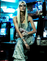 Бразильская модель Алина Вебер в японском Vogue