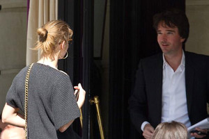 Наталья Водянова гуляет по Парижу со своим бойфрендом