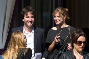 Наталья Водянова гуляет по Парижу со своим бойфрендом