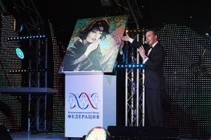 Ведущий аукциона Игорь Верник