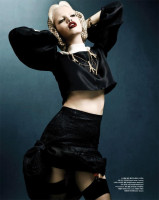 Романтическая Дафна Гроенвельд  в корейском Vogue