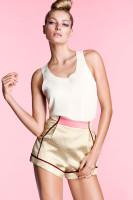 Джессика Харт рекламирует H&amp;M