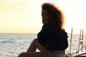 Рианна неплохо развлекается на Гавайях