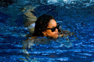 Рианна неплохо развлекается на Гавайях