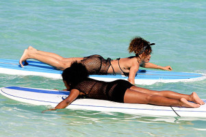 Рианна неплохо развлекается на Гавайях