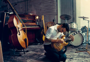 Адам Ливайн специально для Details Magazine