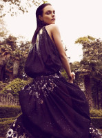 Джессика Стэм в роли греческой богини