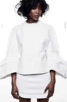 Наоми Кэмпбелл вся в белом