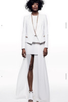 Наоми Кэмпбелл вся в белом