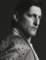 Тони Вард в мексиканском Elle